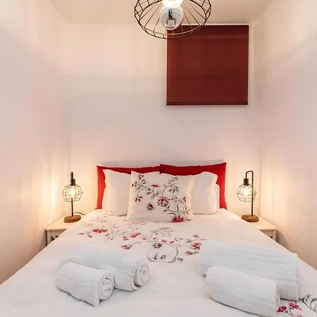 1 Bedroom Apartment - Tv Da Madalena 03-2